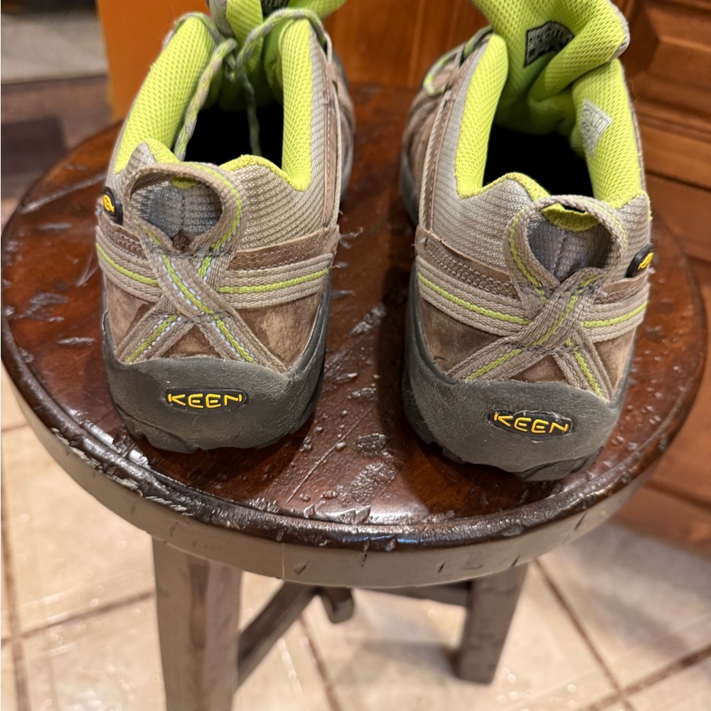 KEEN Ladies Green & Brown Leather Waterproof Hiking Shoes - Picture 3 of 6